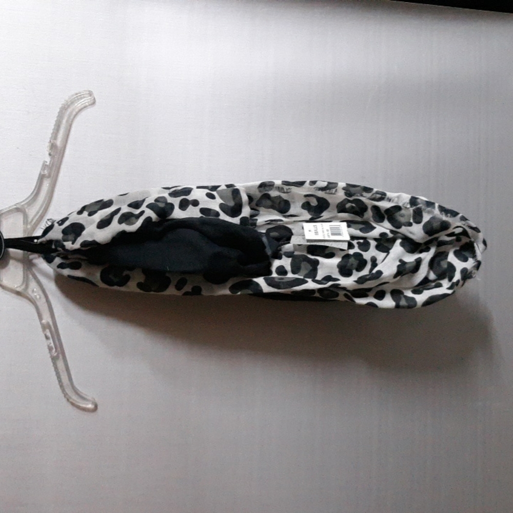 NWT Infinity Loop Scarf (SKU 92)